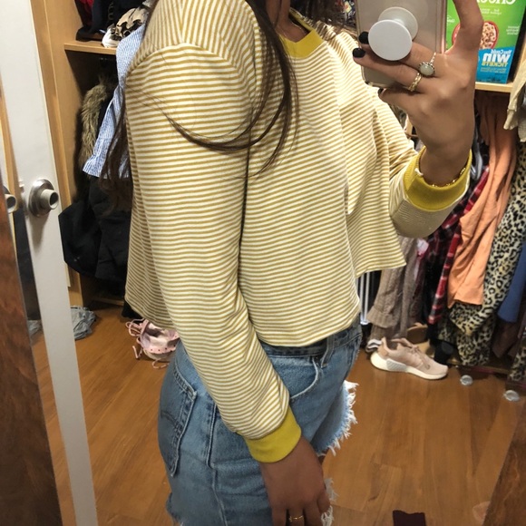white a yellow long sleeve cropped top - Picture 4 of 6
